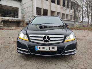 Mercedes C-Class foto 2