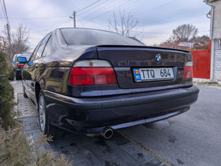 BMW 5 Series foto 2