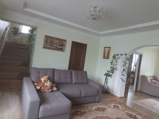 Constructie modernă în 2 nivele, 10 ari, gata pentru trai. foto 8