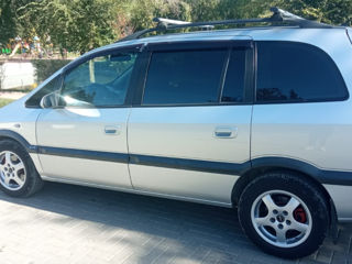 Opel Zafira foto 1