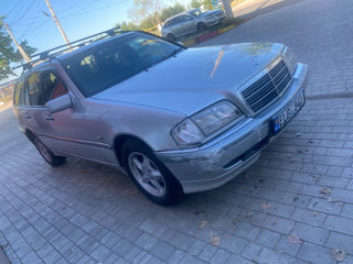 Mercedes C-Class foto 4