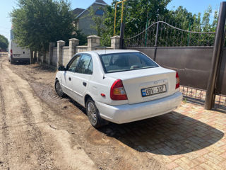 Hyundai Accent foto 2