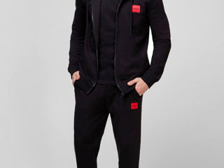 Costum Hugo Boss! foto 2