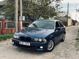 BMW 5 Series foto 1