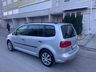 Volkswagen Touran foto 3