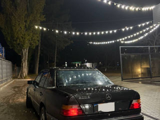 Mercedes Series (W124) foto 3