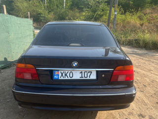 BMW 5 Series foto 4