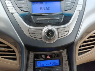 Hyundai Elantra foto 8