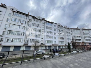 Apartament cu 4 camere, 200 m², Buiucani, Chișinău foto 1