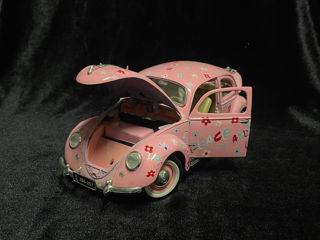 Model Volkswagen Beetle Peace and Love 1:18 foto 2