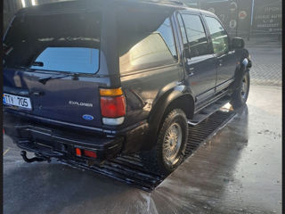 Ford Explorer фото 0