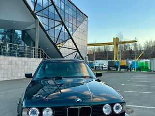 BMW 5 Series foto 2