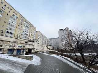 Apartament cu 4 camere, 164 m², Râșcani, Chișinău foto 3