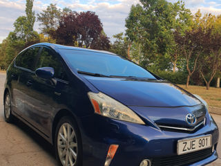 Toyota Prius v foto 3