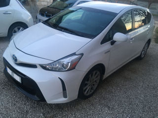 Toyota Prius v foto 3