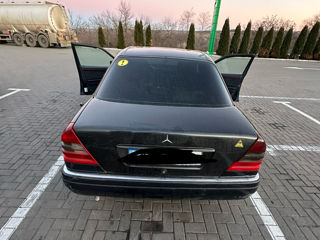 Mercedes C-Class foto 3