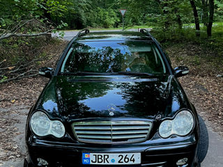 Mercedes C-Class foto 1