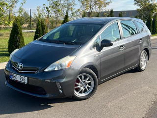 Toyota Prius v