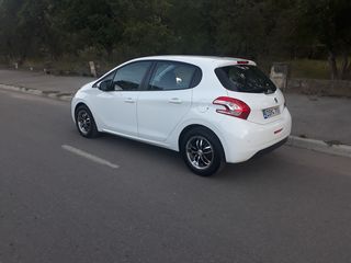 Peugeot 208 foto 4