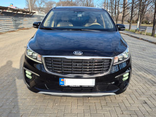 KIA Carnival foto 2