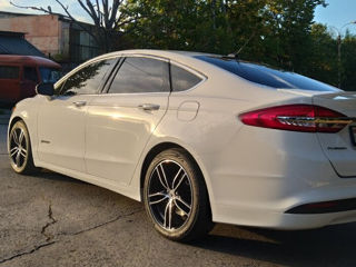 Ford Fusion foto 3