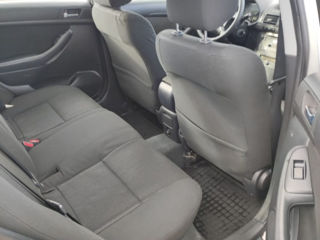 Toyota Avensis foto 8