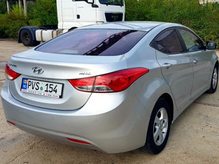 Hyundai Elantra foto 4