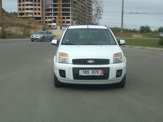 Ford Fusion foto 2