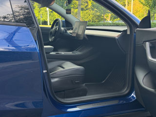 Tesla Model Y foto 7