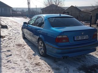 BMW 5 Series foto 4