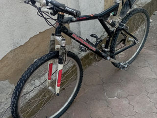 Vînd bicicleta