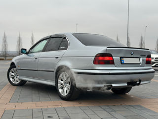 BMW 5 Series foto 4