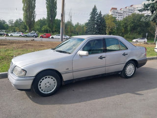 Mercedes C-Class foto 1