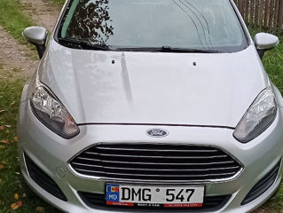 Ford Fiesta foto 2