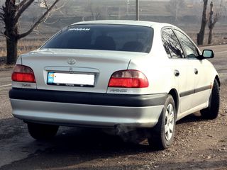 Toyota Avensis foto 8