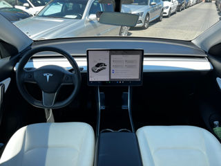 Tesla Model Y foto 16