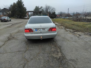 Mercedes E-Class foto 3