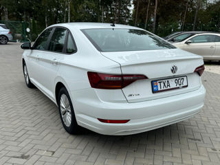 Volkswagen Jetta foto 4