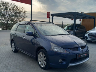 Mitsubishi Grandis foto 2