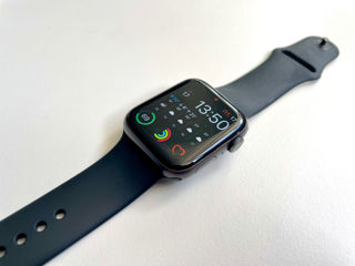 Apple Watch 6 / 44mm / GPS / Space Gray