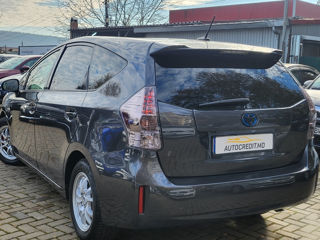 Toyota Prius v foto 20