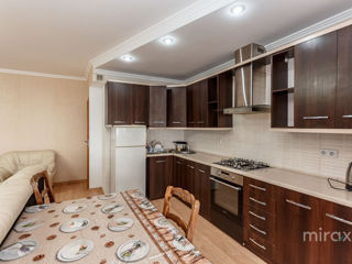 3-х комнатная квартира, 140 м², Центр, Кишинёв