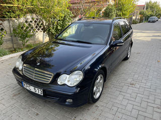 Mercedes C-Class foto 1