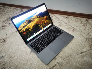 Macbook Air 2020 (Apple M1/8Gb RAM/256Gb SSD/ 134 cicluri)