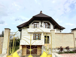Spre vânzare casă în 2 nivele 280 mp + 9 ari, la Râșcani!