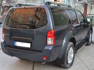 Nissan Pathfinder foto 5