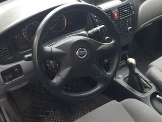 Nissan Almera foto 1