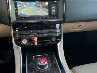 Jaguar XE foto 10