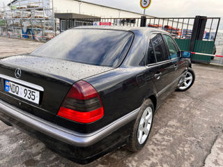 Mercedes C-Class foto 3