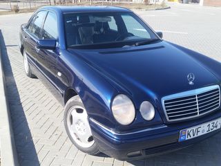 Mercedes E-Class foto 3